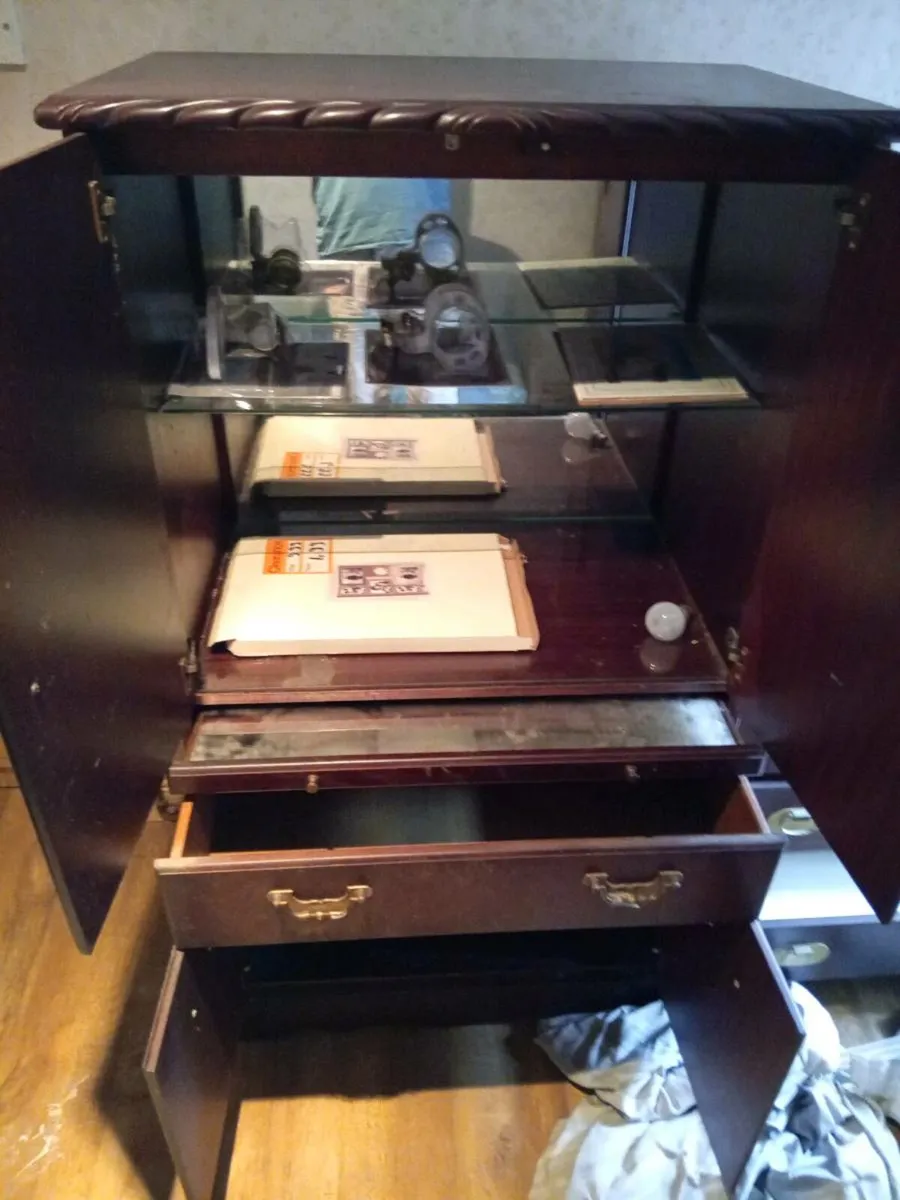 Assorted presses and wardrobes - Image 4