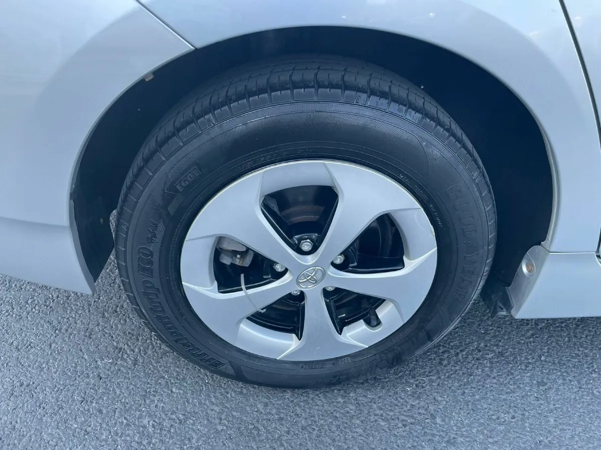 Toyota Prius 2015 - Image 4