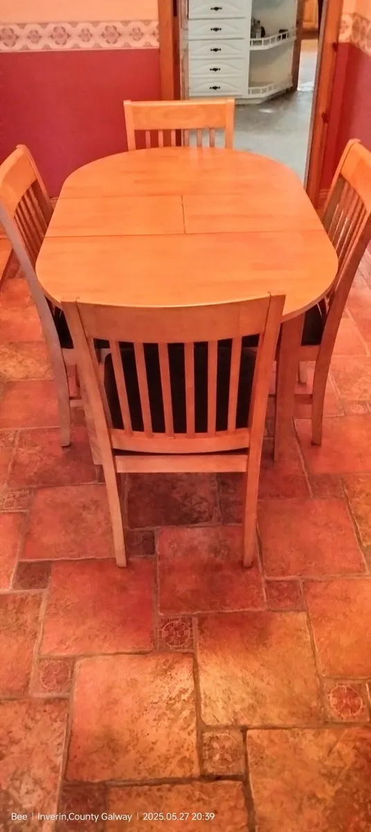 Kitchen Table and 4 chairs - Image 4