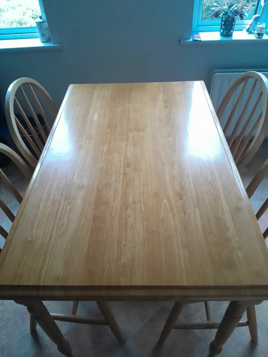 Kitchen table and chairs - Image 2
