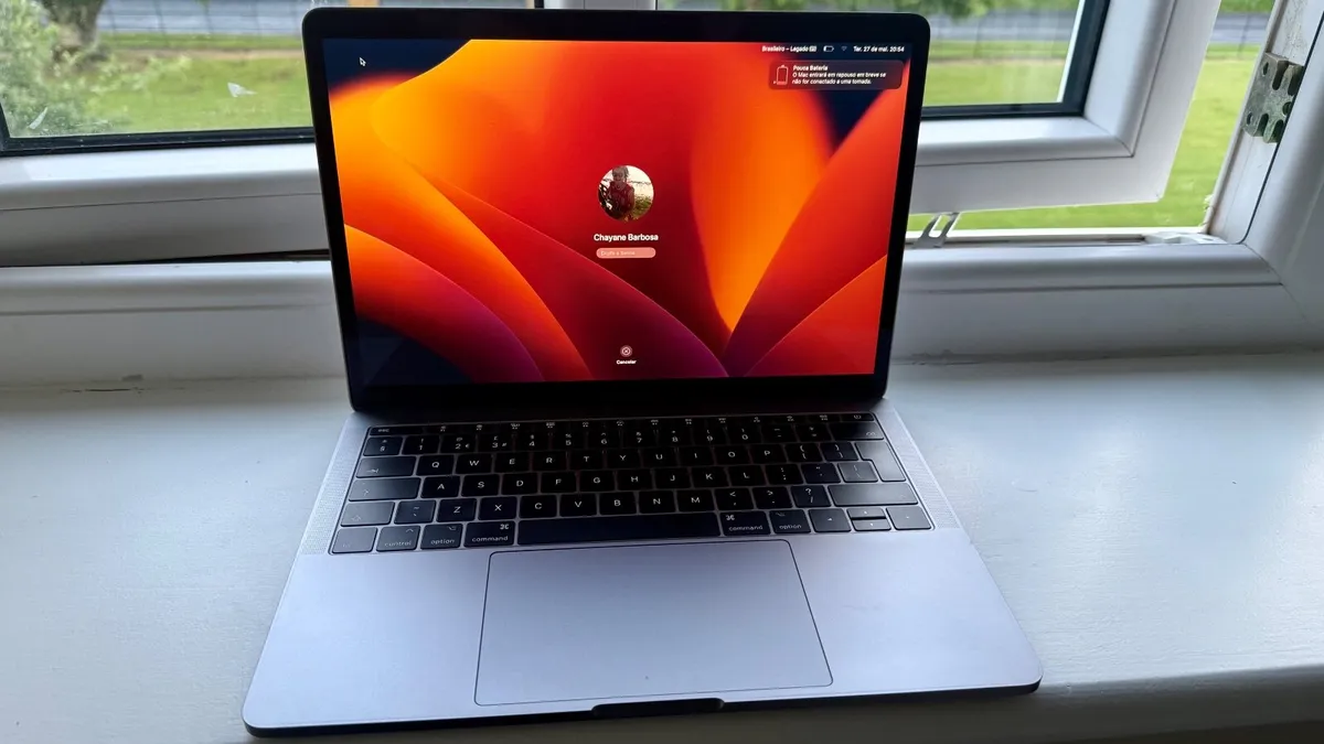 MacBook Pro 13.3 - Image 4