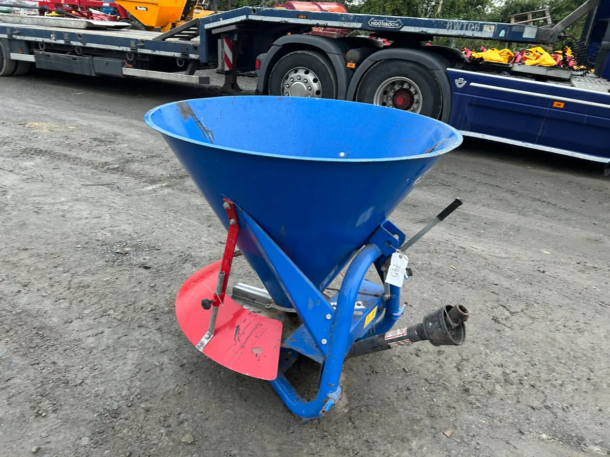Fleming 300 Fertiliser/Salt Spreader - Image 2