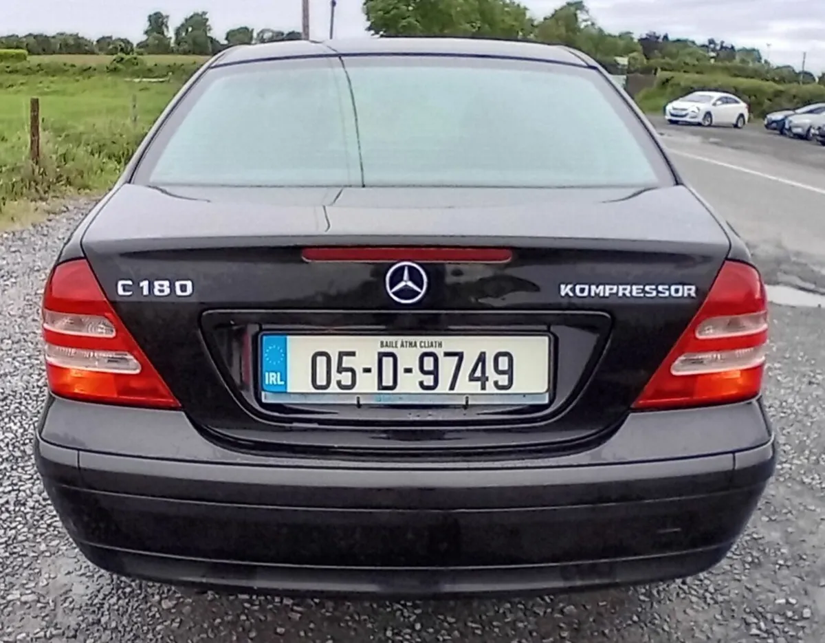 Mercedes-Benz C-Class 2005 - Image 2