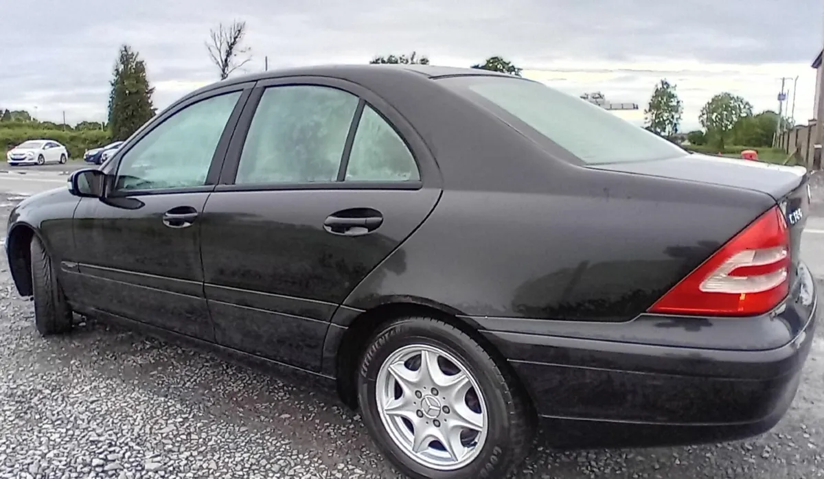Mercedes-Benz C-Class 2005 - Image 4