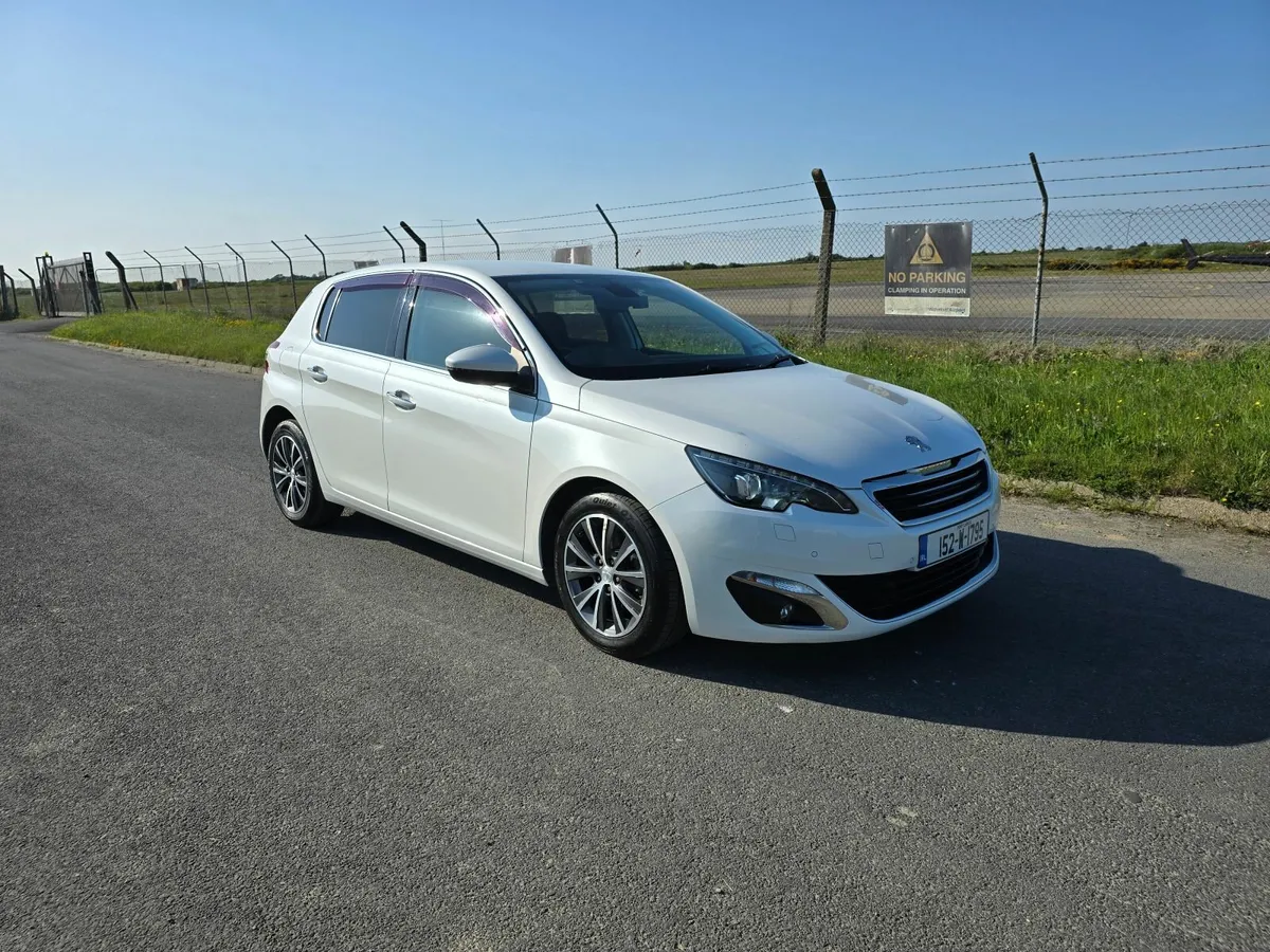 Peugeot 208 2015 - Image 1