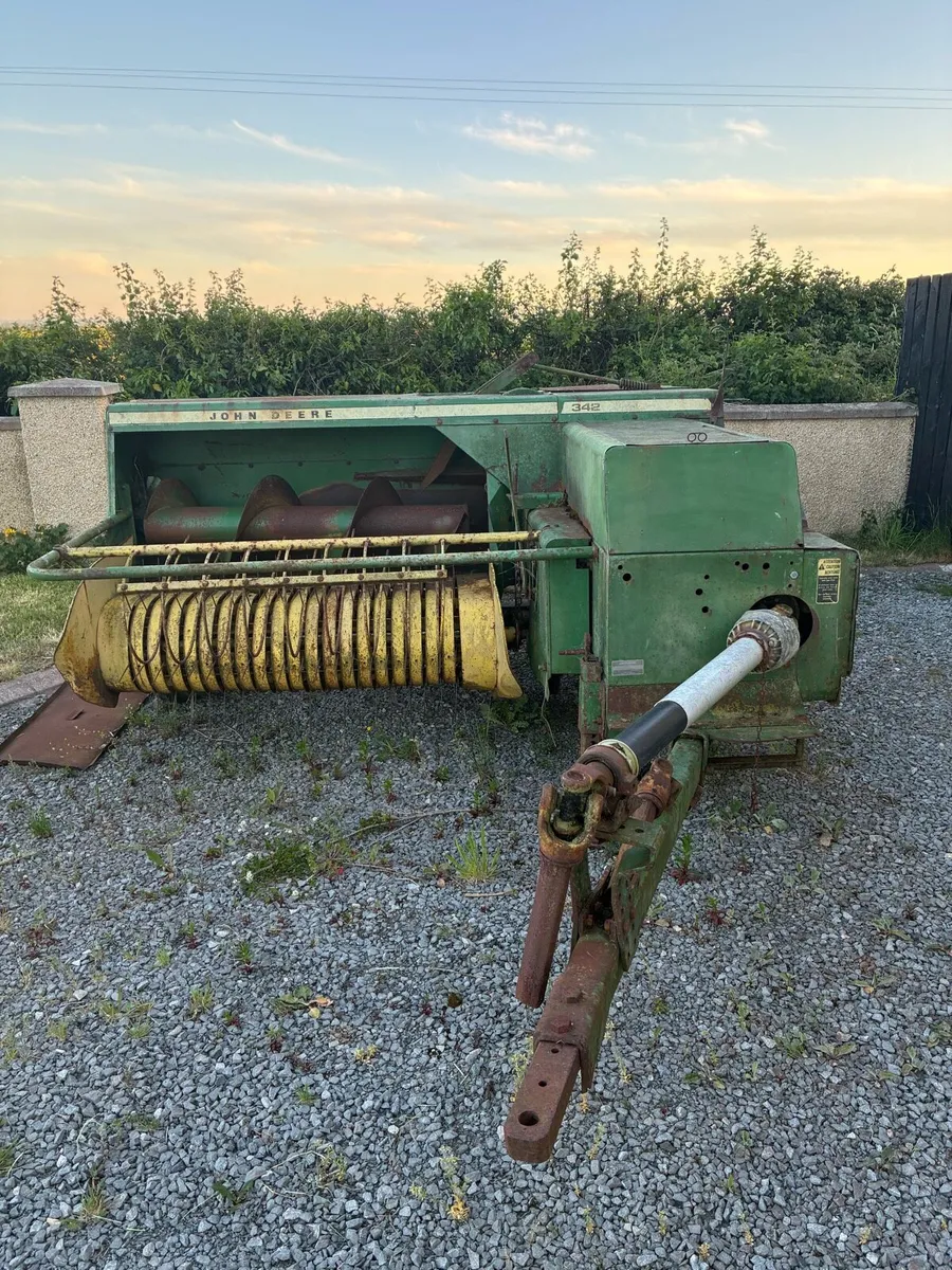 International B47 square baler JD 342 baler - Image 4