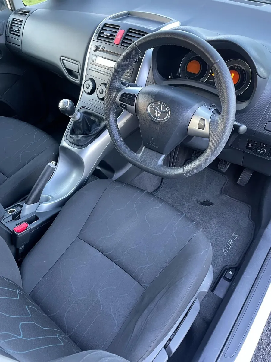 Toyota Auris 2010 - Image 3