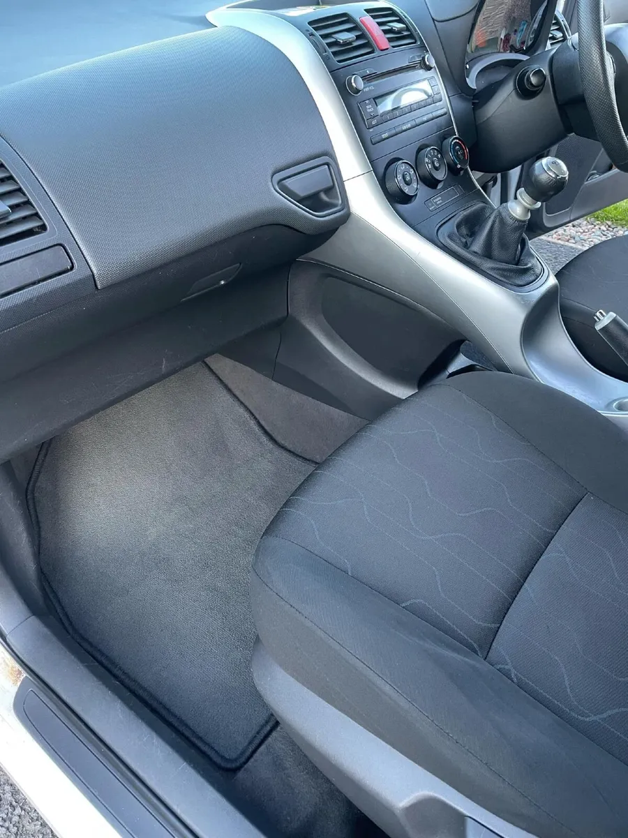 Toyota Auris 2010 - Image 4