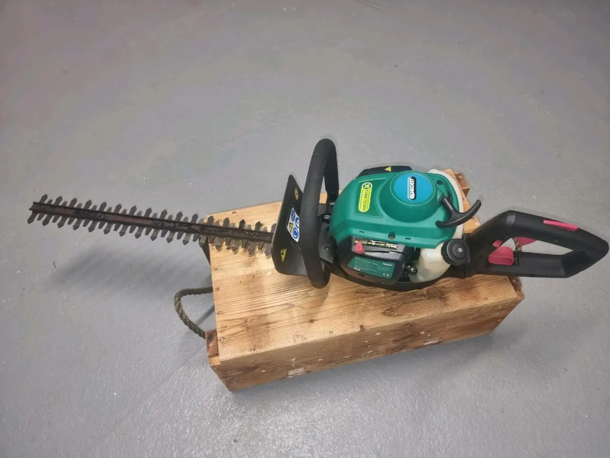 Hedge trimmer - Image 1