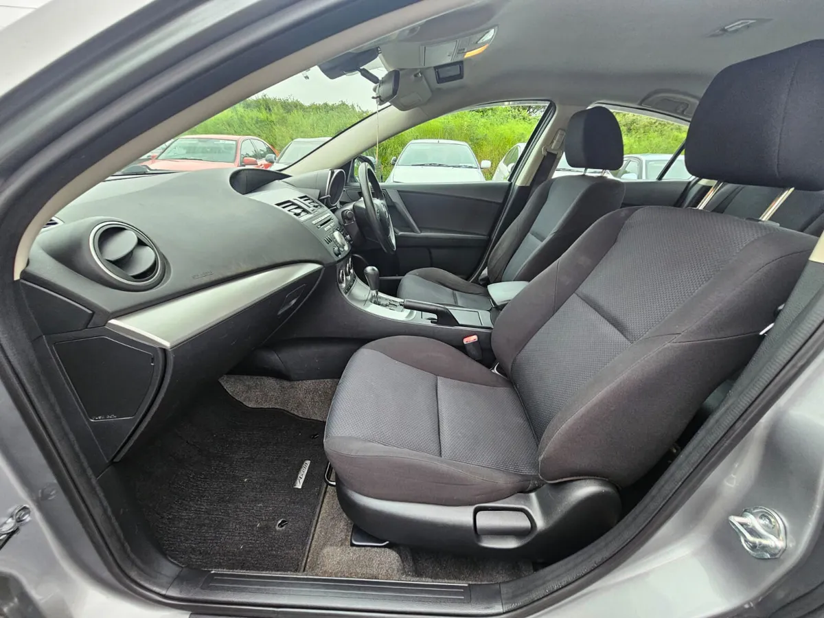 Mazda 3 axela 2010 automatic €2650 no offers - Image 3