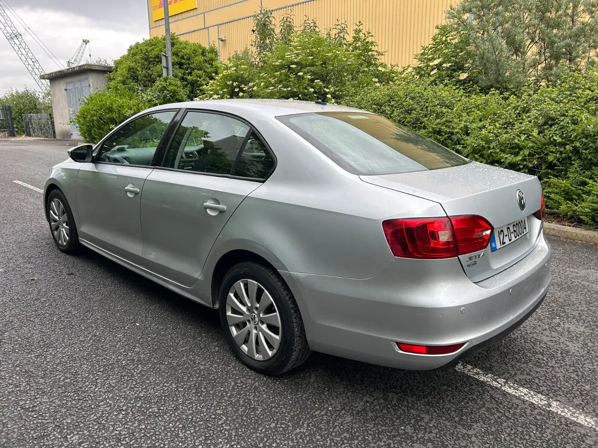 Volkswagen Jetta 1.6 TDI AUTO - Image 3