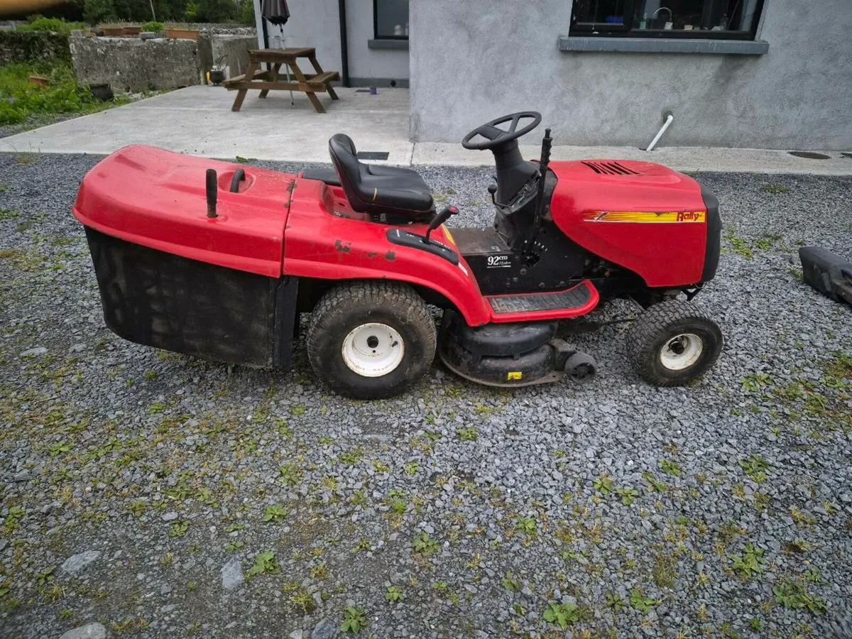 Ride on lawn mower - Image 3