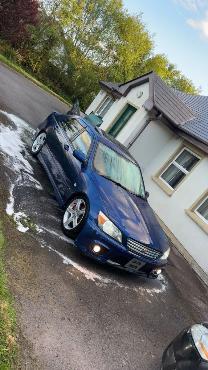 Lexus is200 - Image 1