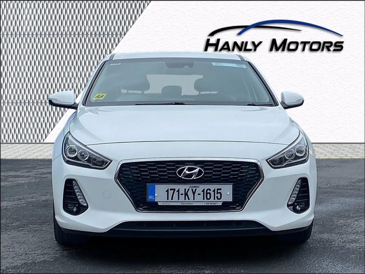 Hyundai i30 Deluxe Plus 5DR - Image 2