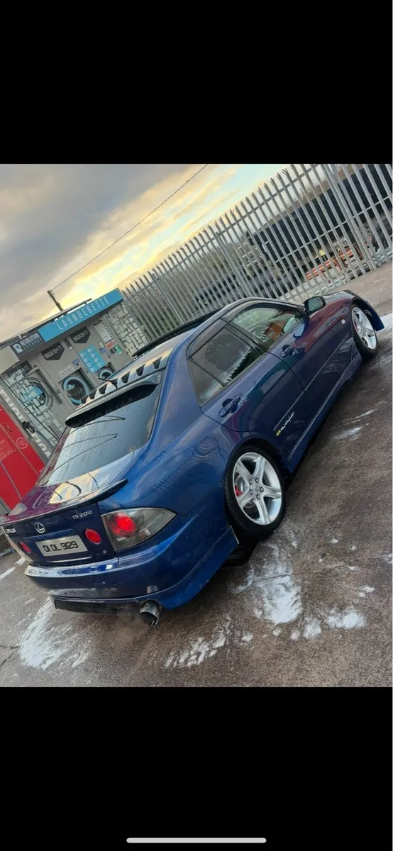 Lexus is200 - Image 4