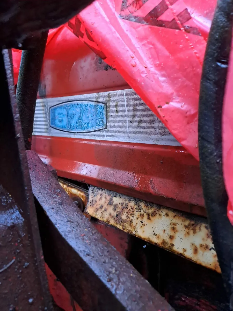 Tractor cab for International 674 WANTED - Image 2