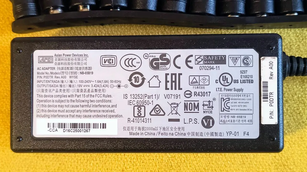 19V Universal Laptop Battery charger Power Adapter - Image 2