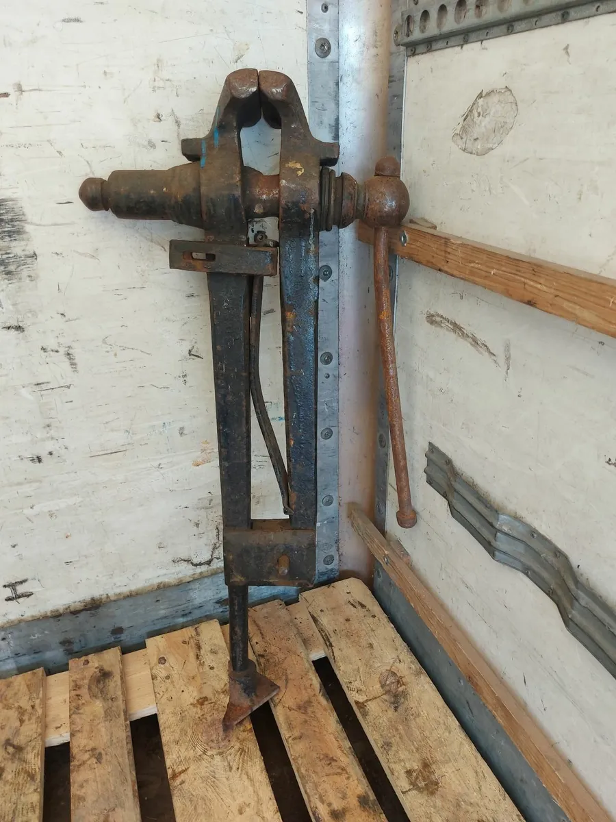 Black Smiths Vice