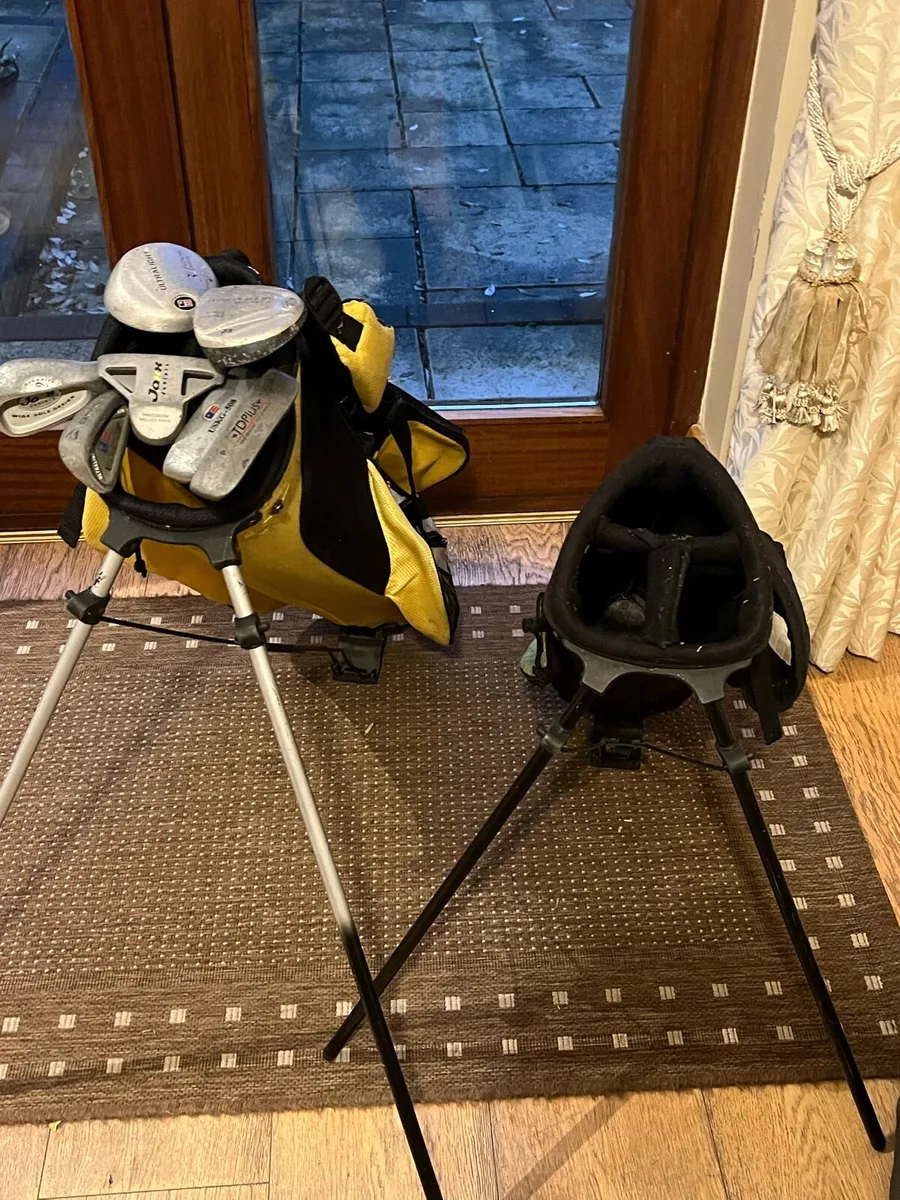 Kids golf bags and clubs - Image 1