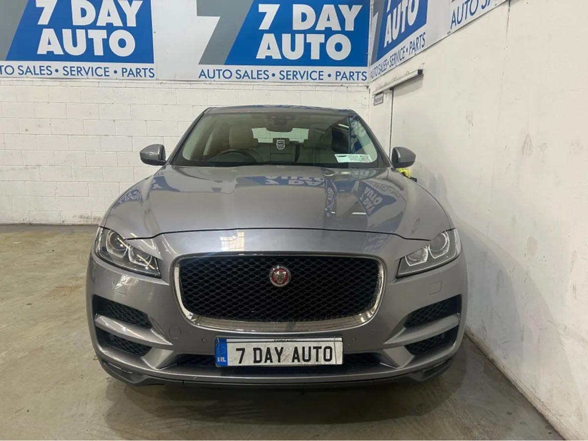 Jaguar F- PACE Chequered Flag Apple Carplay Auto - Image 2