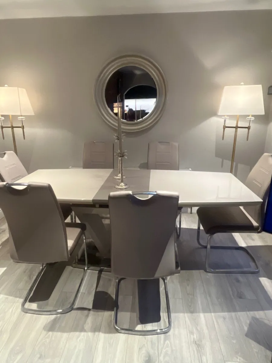 Dining table and chairs - Image 2