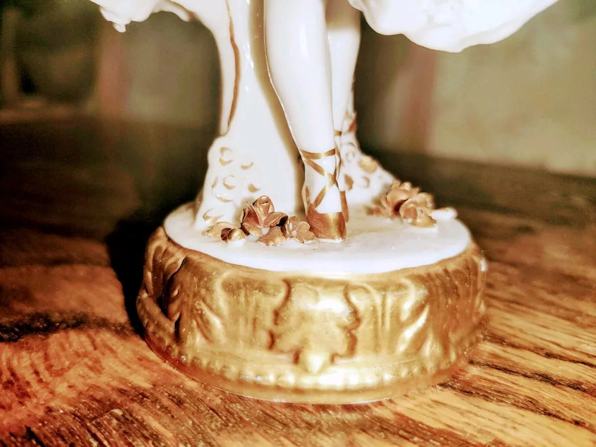 FLORENTINE BALLERINA, 24CT Gold Painted Dresden ! - Image 4