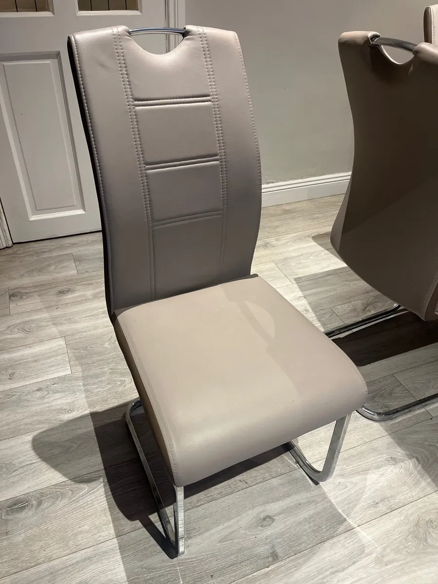 Dining table and chairs - Image 4
