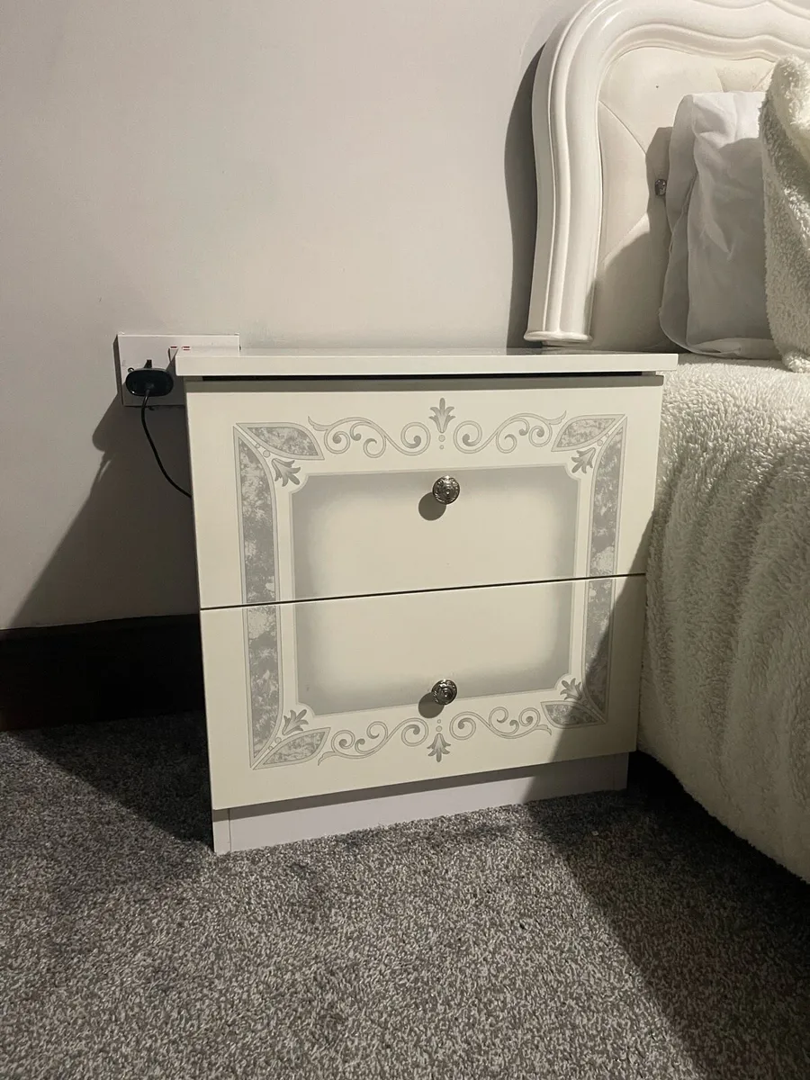 White and Silver Italian Style Bedroom Furniture - Image 3