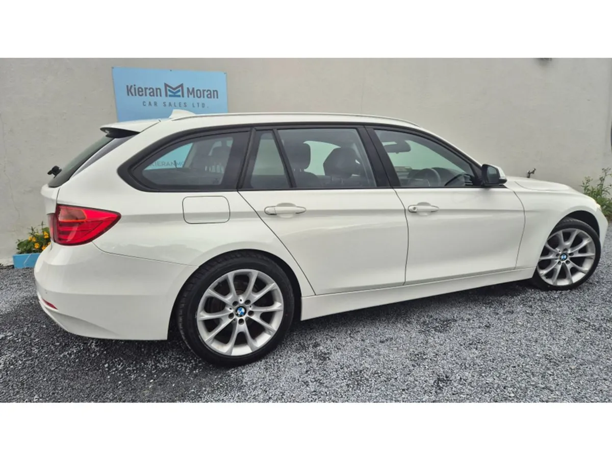BMW 3 Series 4DR - Image 4