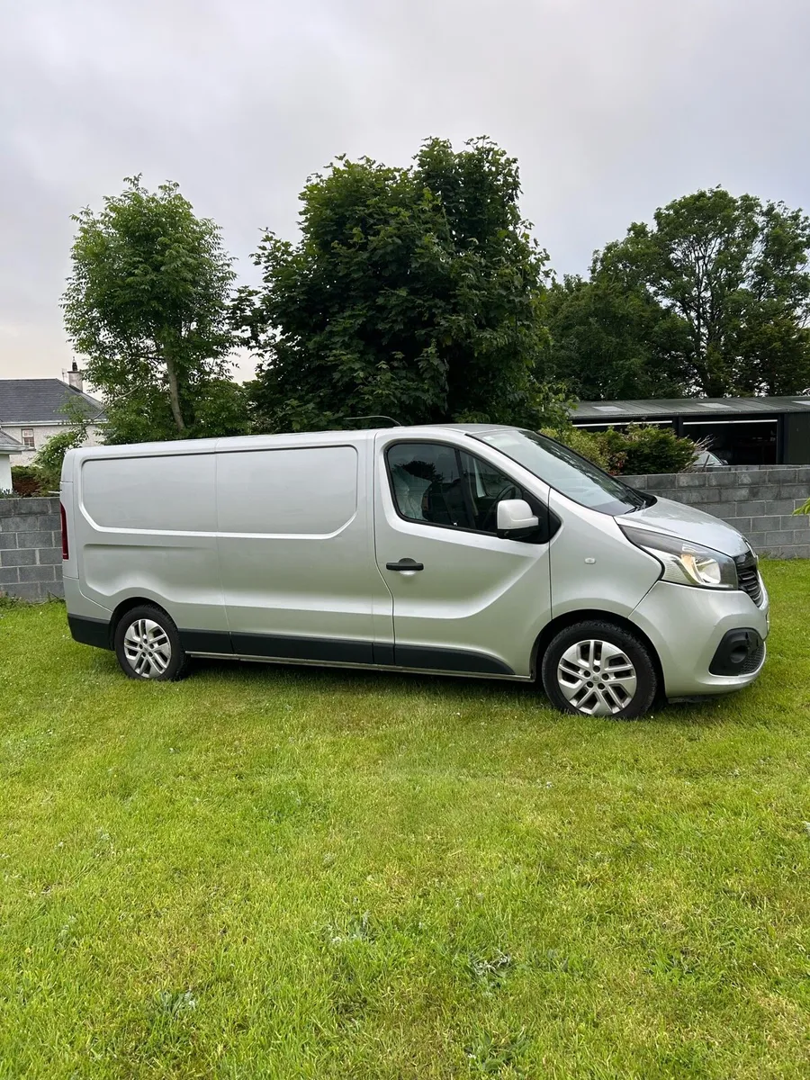 2015 Renault trafic - Image 1