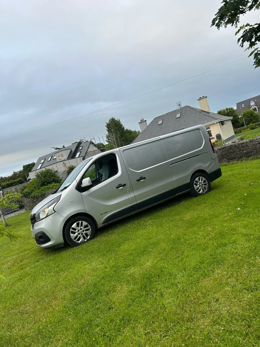 2015 Renault trafic - Image 2