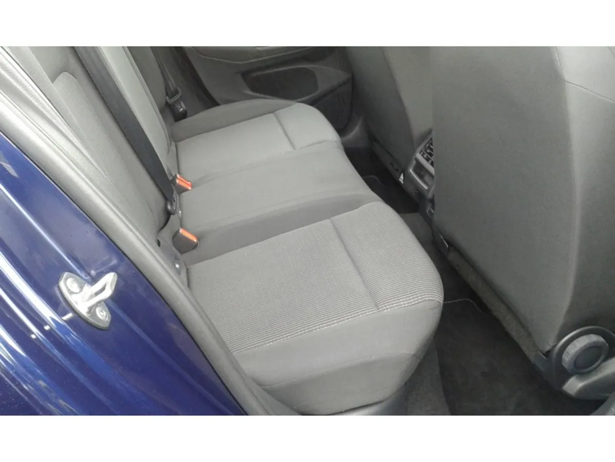 Volkswagen Golf 2.0 TDI 115HP 5DR - Image 3