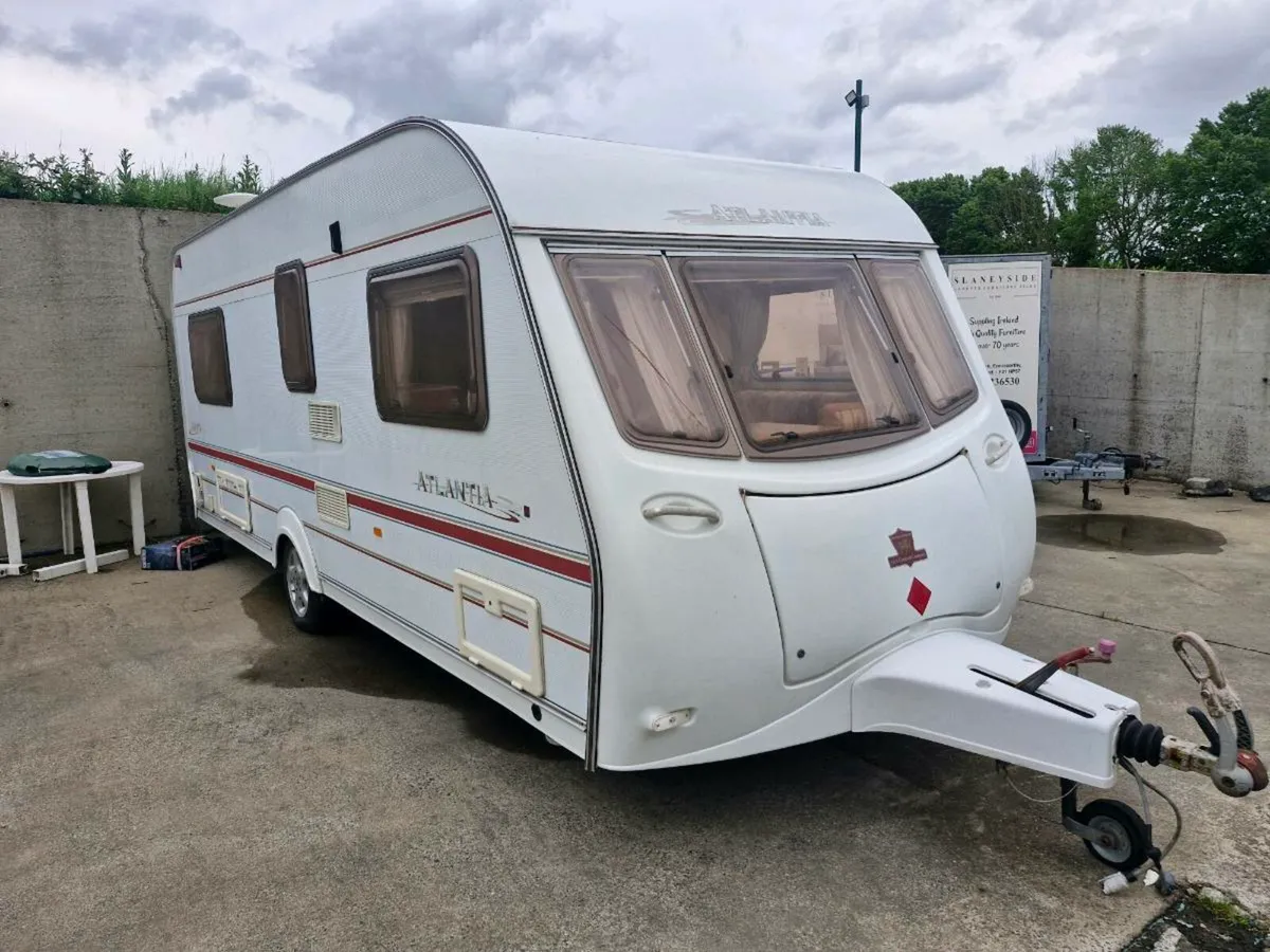 Atlanta fixed bed caravan - Image 2