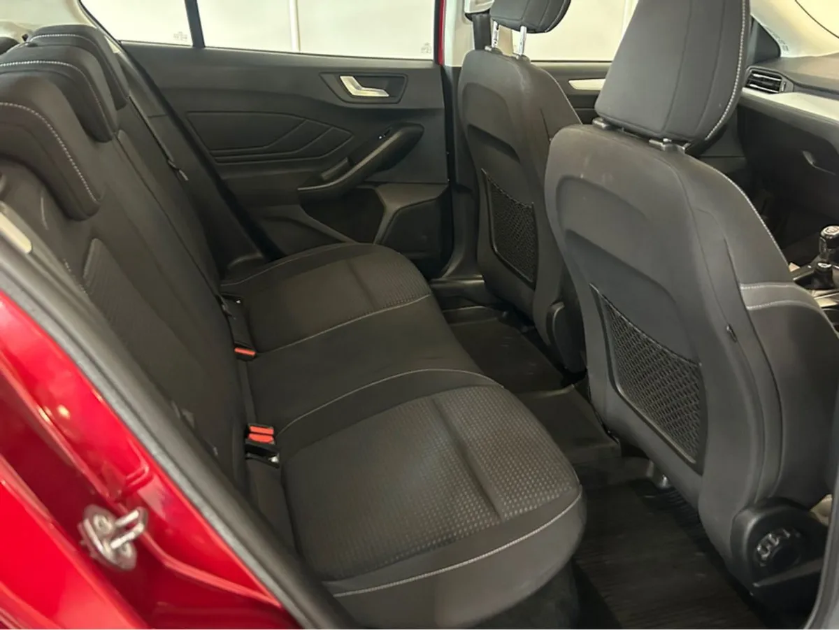 Ford Focus Zetec 1.5 Tdci 125PS 6speed 5DR 4 - Image 4