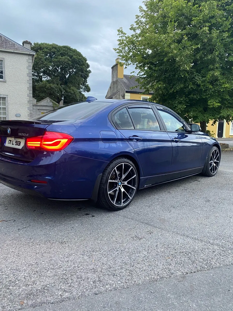 BMW 320 d - Image 1