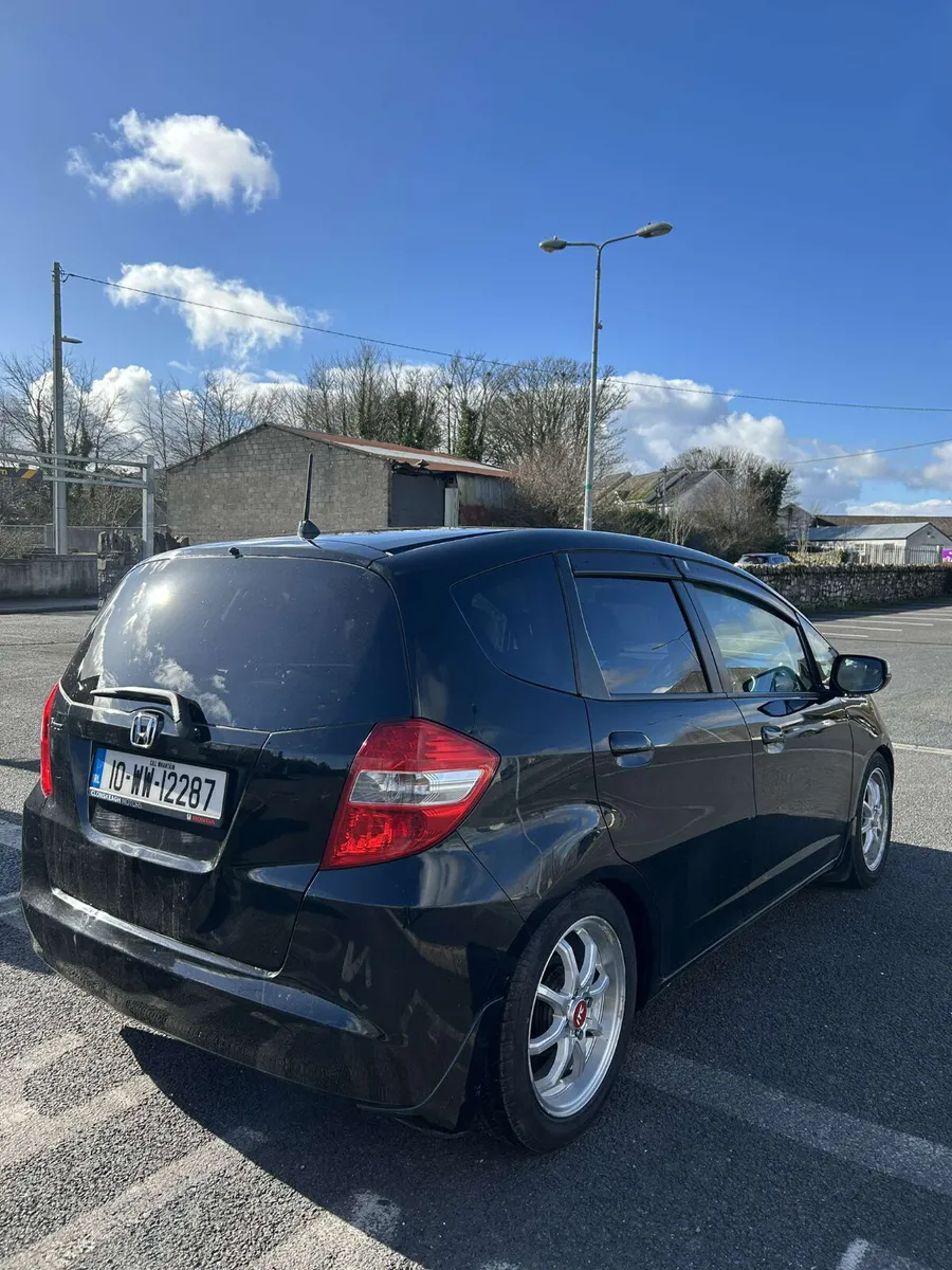 2010 honda fit  1.5 petrol automatic - Image 4
