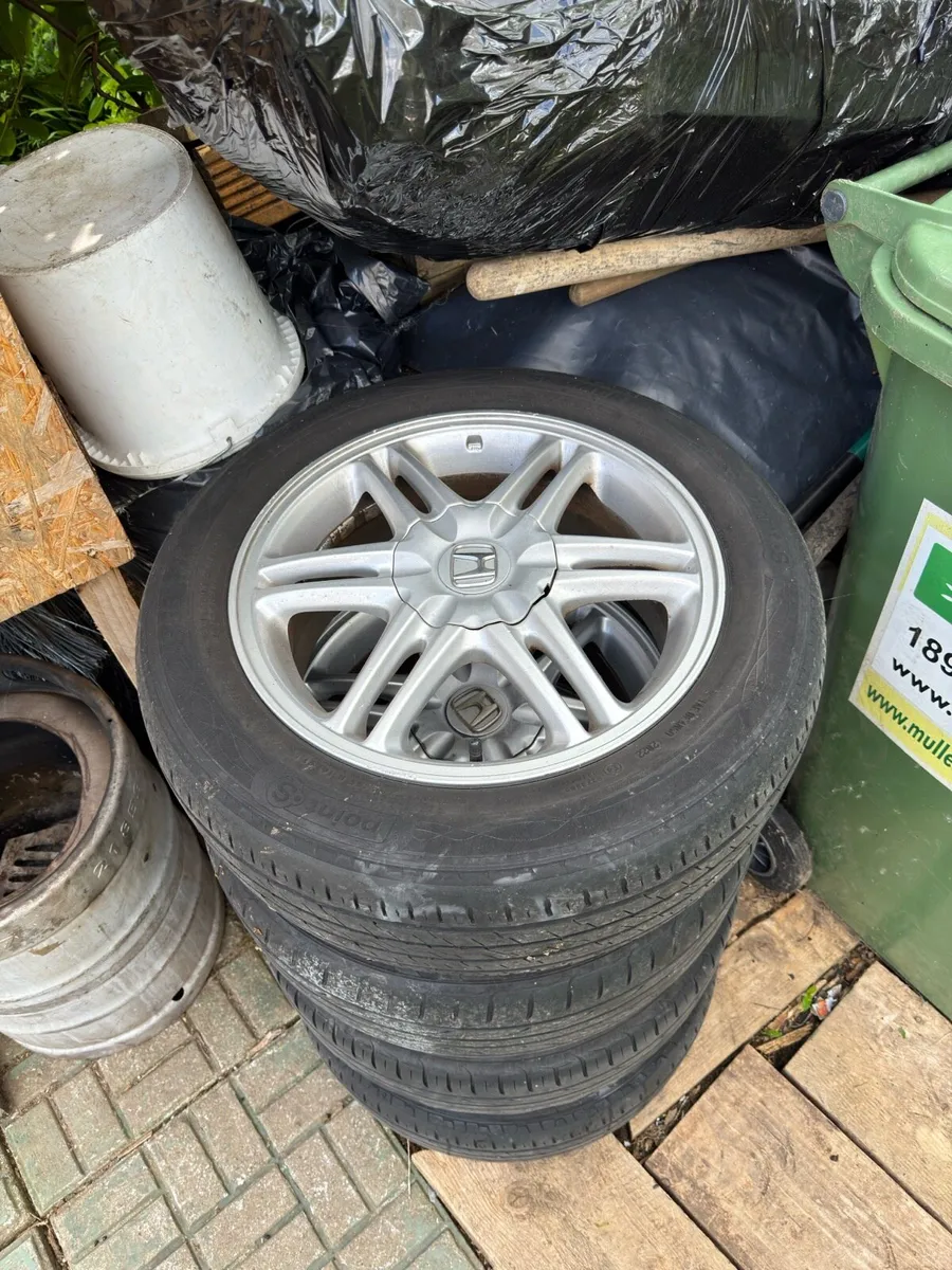 Selling Honda civic fn1 OEM Wheels 205/55/16 - Image 1