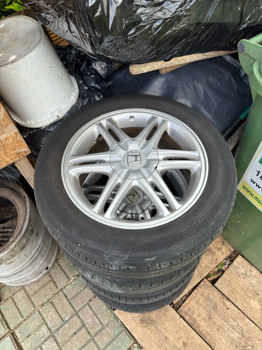Selling Honda civic fn1 OEM Wheels 205/55/16 - Image 2