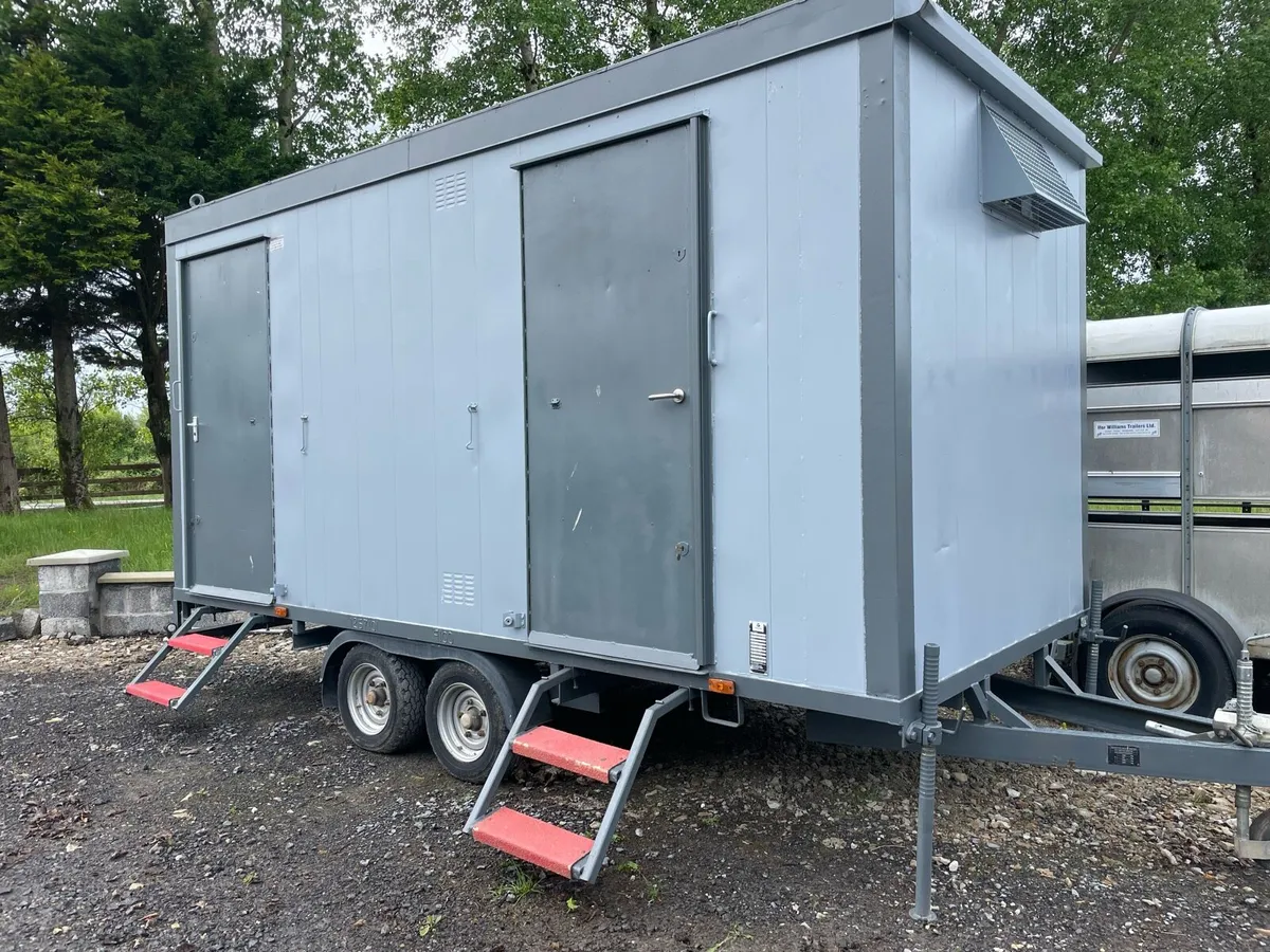 Mobile toilet block - Image 1