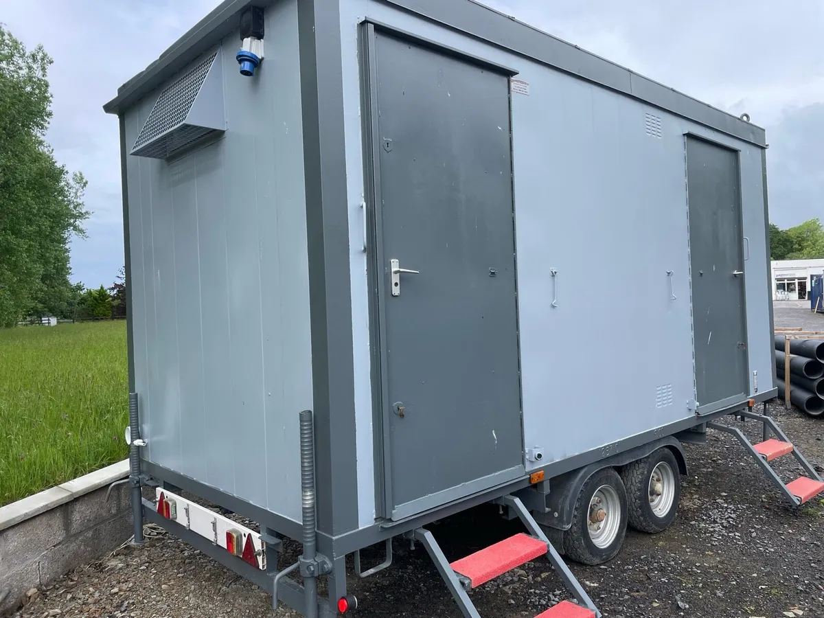 Mobile toilet block - Image 2