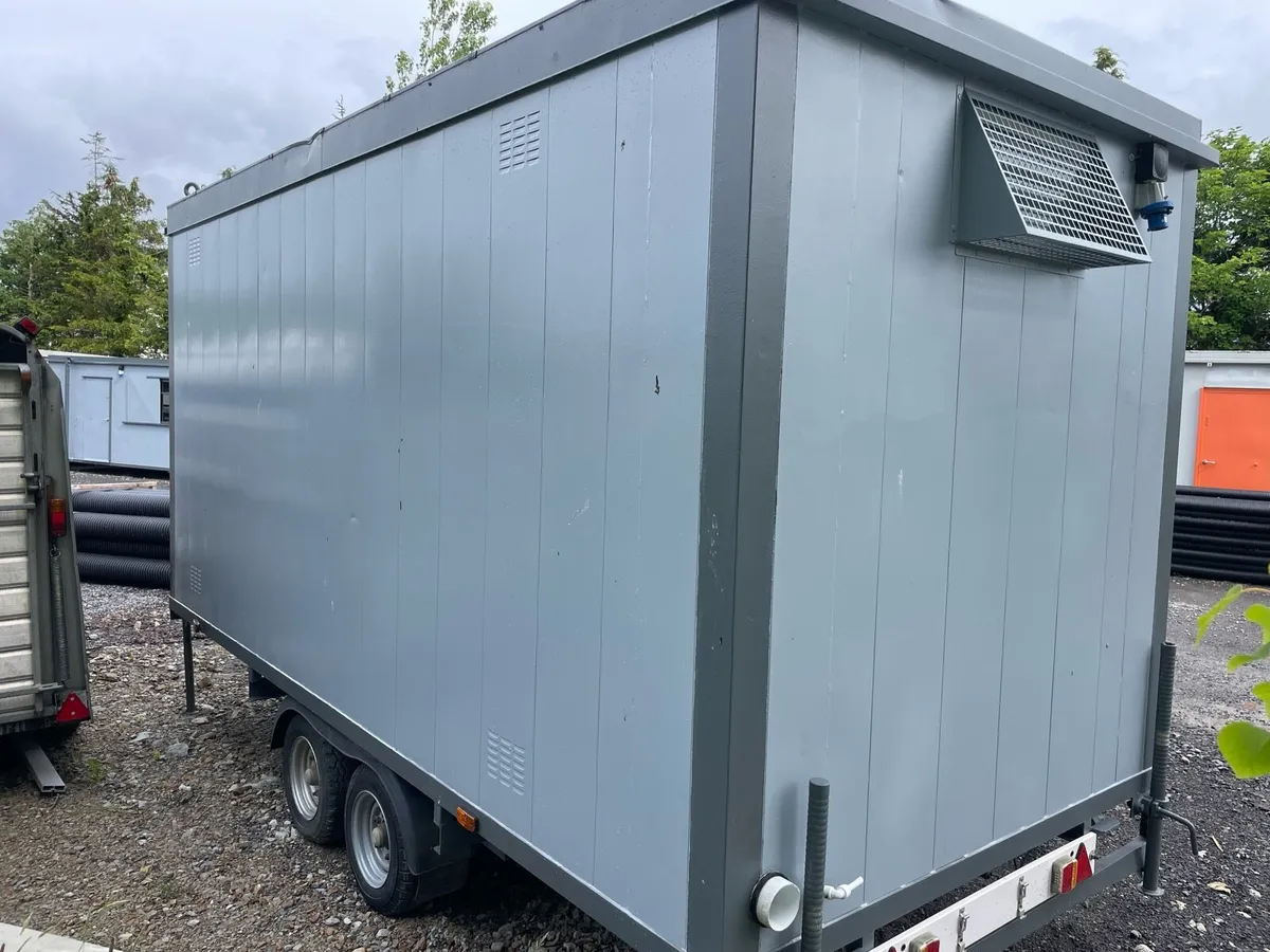 Mobile toilet block - Image 3