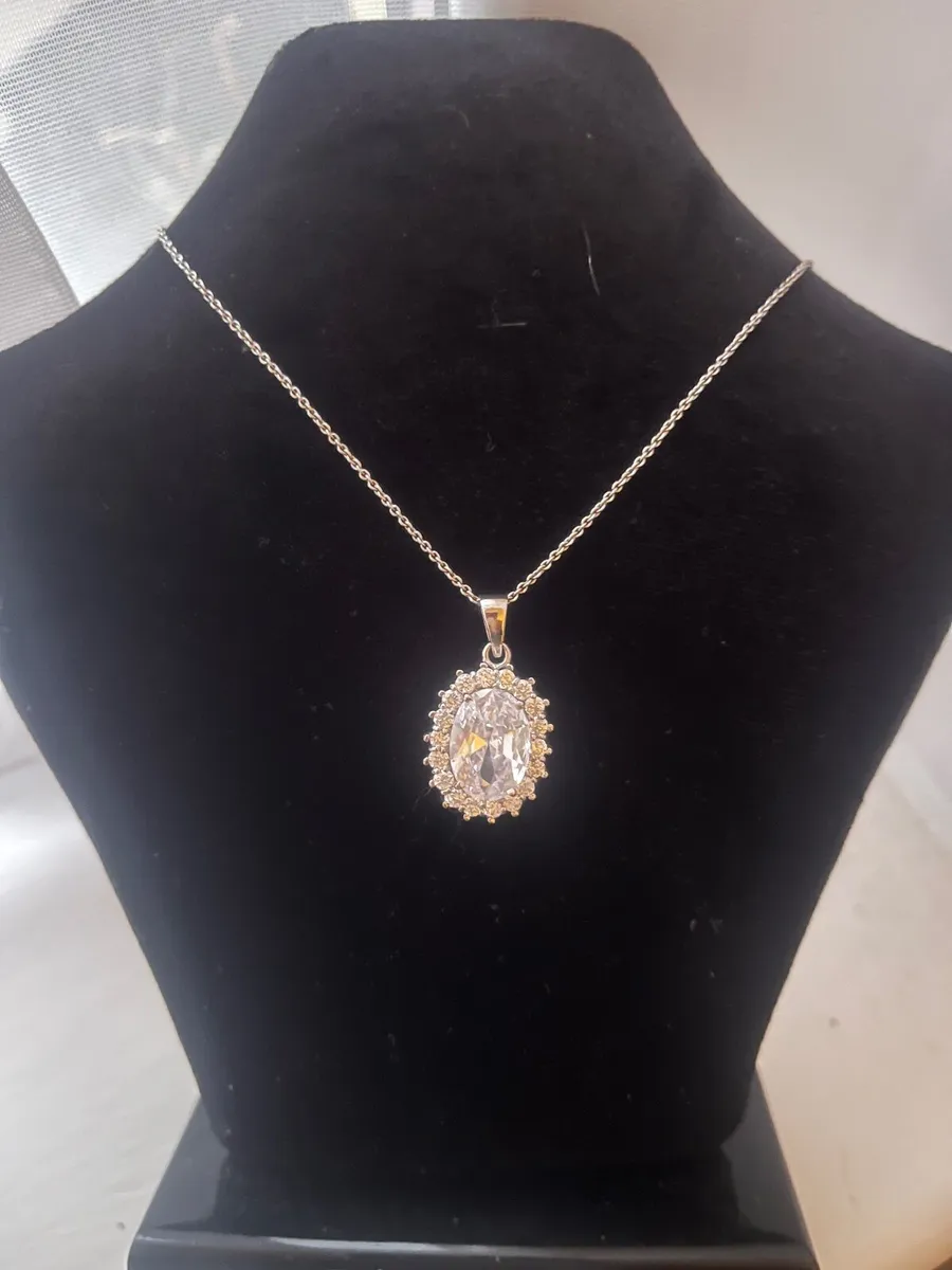 Jewellery - Image 1