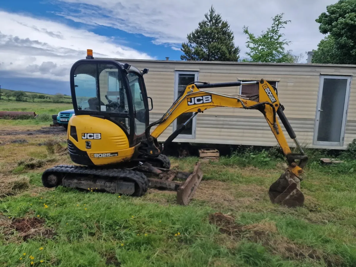 2016 JCB 8025CTZ 2.8 ton digger 1 owner - Image 1