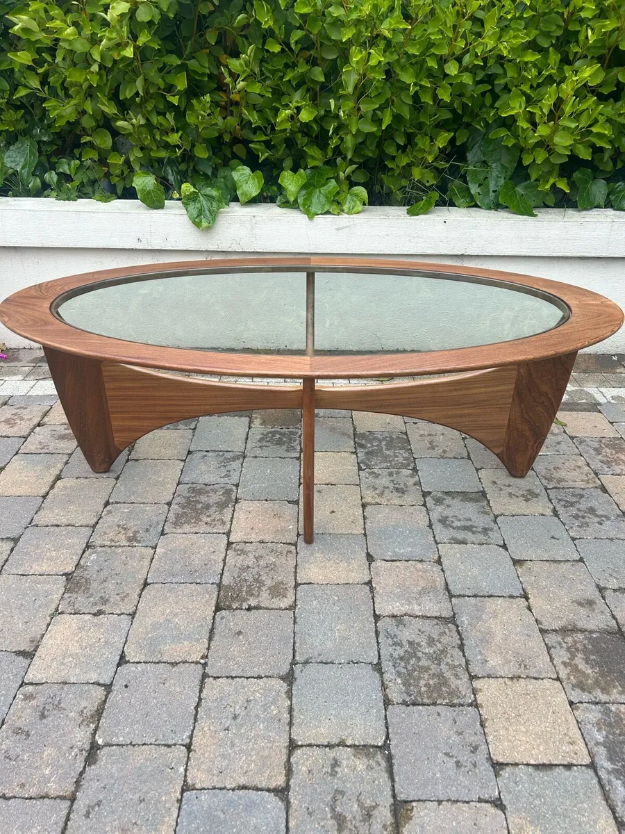 G Plan Astro oval coffee table retro vintage - Image 2