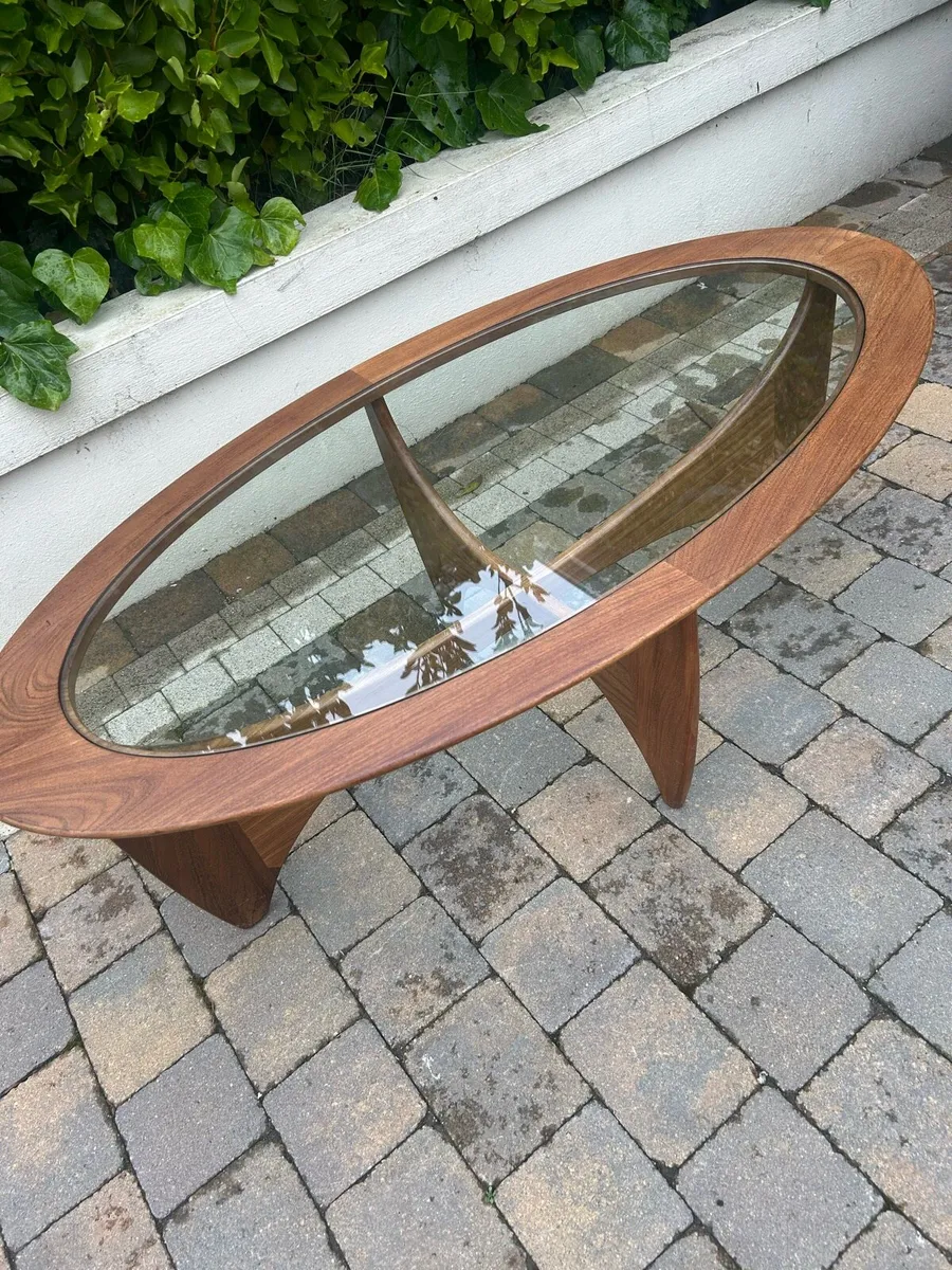 G Plan Astro oval coffee table retro vintage - Image 3