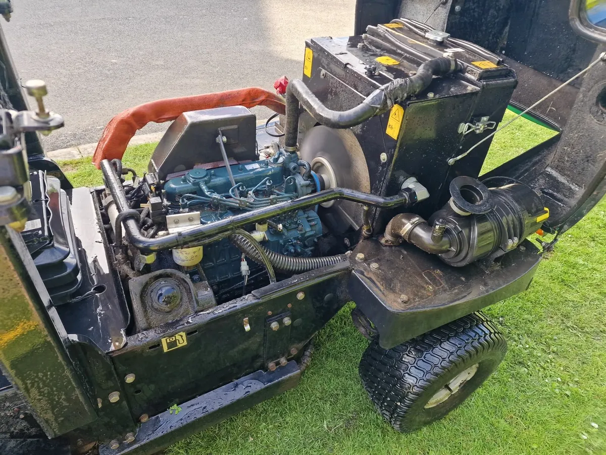 Ransomes 38hp ride on mower lawnmower - Image 4