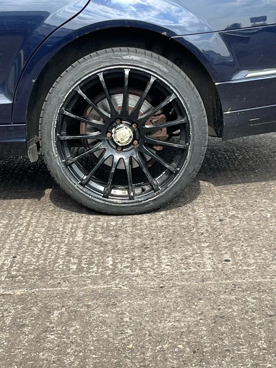 Mercedes alloy wells 235/35/19 - Image 2
