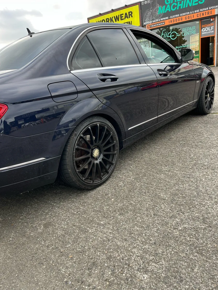 Mercedes alloys wells, 235/35/19 brand new tyres - Image 3