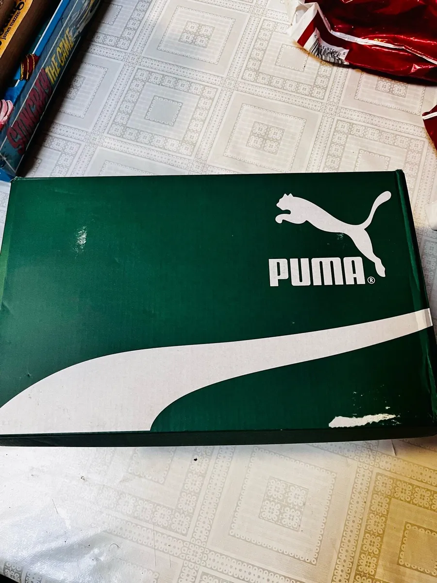 Puma Suede Trainers. Size 7. New. - Image 1