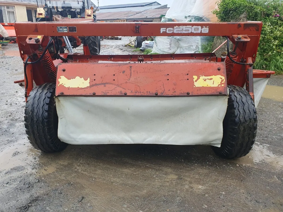 Kuhn 250 eight foot trailed mower - Image 2